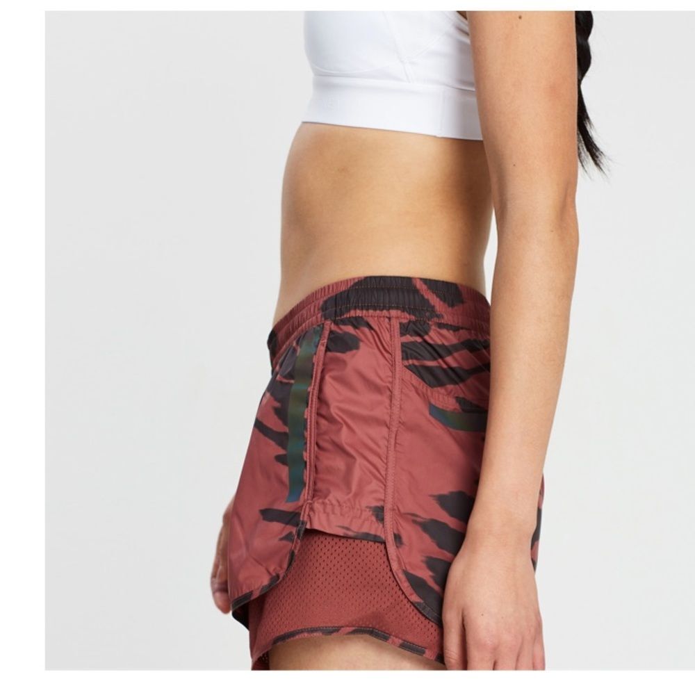 Adidas By Stella McCartney Run M20 Shorts in Red L - Picture 3 of 15